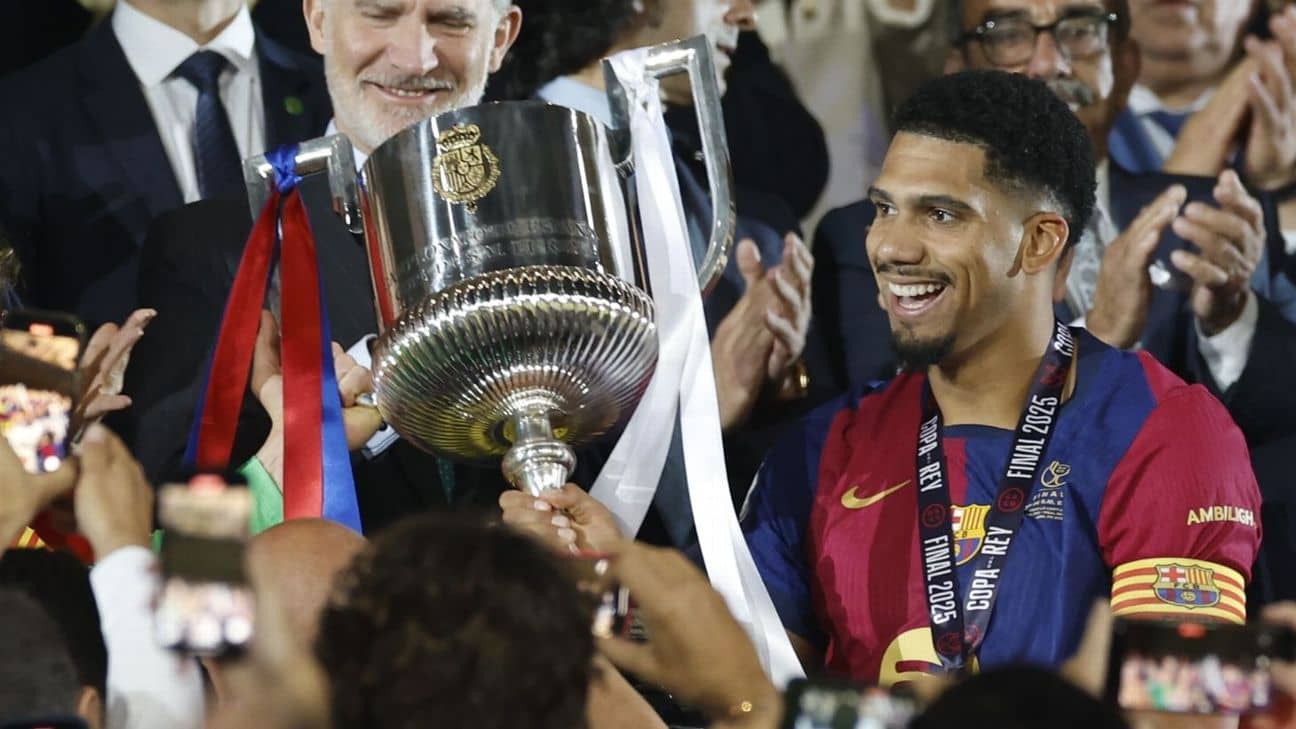 Ronald Araujo suma un título más y es campeón de la Copa del Rey
