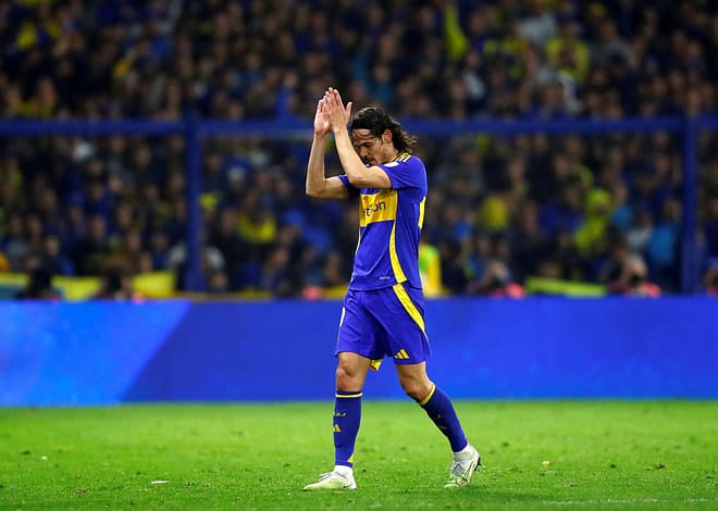 ¿Edinson Cavani bajo un hechizo?