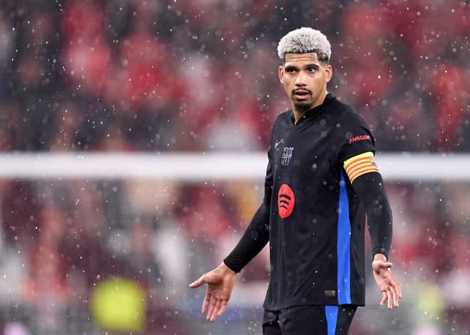 Ronald Araújo siguen en la mira de gigantes europeos, se suma el Liverpool