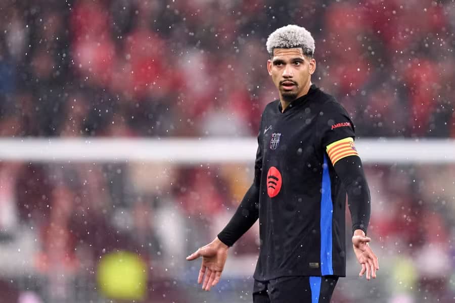 Ronald Araújo siguen en la mira de gigantes europeos, se suma el Liverpool